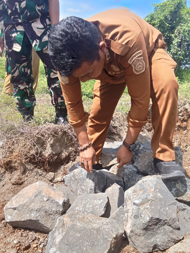 PELETAKAN BATU PERTAMA PEMBANGUNAN KOPERASI MERAH PUTIH DESA BONTOMANAI 